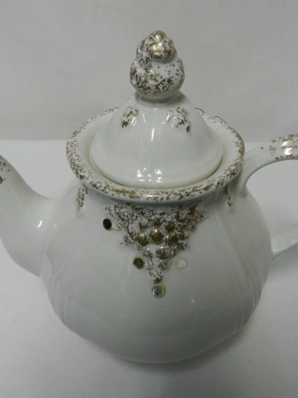 Hall 0917 Vintage teapot gold white w/ lid holds 6 cups Mid Century ceramic lid